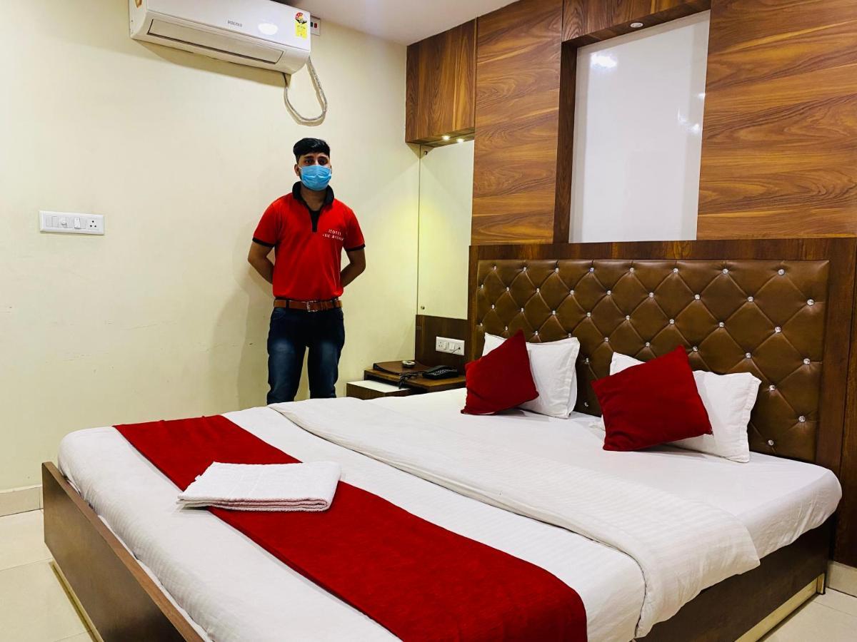 Hotel The Avenue Gamharia Экстерьер фото