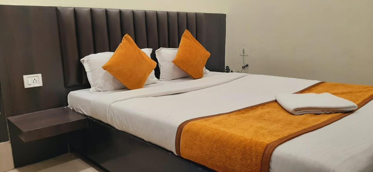 Hotel The Avenue Gamharia Экстерьер фото
